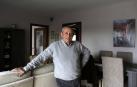 Paulino Rived Murillo, en el salón de su casa.