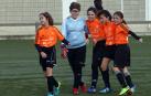 Las jugadoras de La Presentación FESD se abrazan tras lograr el pase a la final ante Sagrado Corazón.