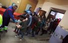 La villa celebró este viernes el reparto de 3.500 roscos junto a la hoguera de San Blas en vísperas del día grande de las fiestas