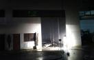 Dos coches ardiendo causan un incendio en un polígono industrial de Alsasua