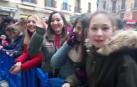 Seguidores de Amaia Romero, esperándola en la plaza Consistorial