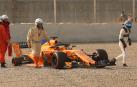 Alonso se sale de pista tras perder una rueda en la primera jornada de ensayos