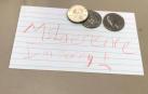 El tierno gesto de una niña ante el dolor de su maestro se hace viral