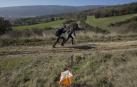 Niños disfrutan de la naturaleza haciendo carreras y aprendiendo en la Cendea de Olza