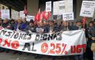 Concentración de UGT y CCOO en Pamplona para reclamar "la recuperación del poder adquisitivo de las pensiones"