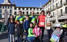 La capital ribera disfrutó con la novena edición de la Media Maratón Estela Navascués. Más de 500 personas se acercaron a la plaza de los Fueros para participar en la salida de esta cita deportiva, que permitió disputar dos distancias: la prueba de 10 kilómetros o la de 21 kilómetros. Este año, el evento deportivo tuvo el aliciente de contar entre los asistentes con el histórico atleta soriano Fermín Cacho.