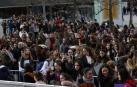 Cientos de admiradores de todas las edades se han acercado este viernes por la tarde hasta la plaza de Baluarte para conseguir un disco firmado por la ganadora de la última edición de 'Operación Triunfo'