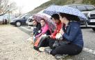 La lluvia acompaña a miles de peregrinos que ya se acercan al castillo en una segunda Javierada multitudinaria