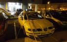 Corta un árbol y lo lanza contra vehículos estacionados en Pamplona