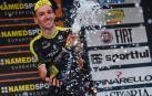 Yates vence en la etapa de homenaje a Scarponi