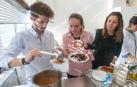 Hoy cocino yo: los buenos hábitos de vida entre los universitarios