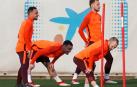 Iniesta llega al choque en el que el futuro de Conte pende de un hilo