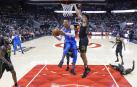 Westbrook y James brillan con sendos triples-dobles ganadores