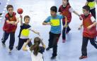 Después de tener varias unidades didácticas específicas en sus clases de educación física, los alumnos pudieron disfrutar este domingo de una fiesta del balonmano en Anaitasuna.