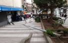 Herida una mujer tras caer una farola en Tudela por el fuerte viento