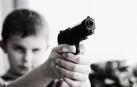 Un niño mata a su hermana con la pistola de sus padres al pelearse por un videojuego