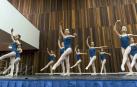 85 alumnos de entre 10 y 16 años de la Escuela de Danza de Navarra ofrecieron este viernes un espectáculo de baile clásico, bolero, flamenco y contemporáneo para cerrar la primera jornada.