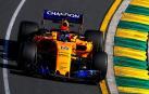 Hamilton no levanta el pie del acelerador y Alonso asoma la cabeza