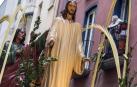 Cientos de pamploneses acudieron este domingo a la procesión del Día de Ramos para recordar el pasaje bíblico de la entrada de Jesús en Jerusalén, organizado por la Hermandad de la Pasión del Señor.