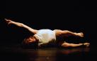 La compañía navarra Dínamo Danza pone punto final al ciclo de danza contemporánea en Civivox Iturrama, donde estrenarán 'Luces y sombras'