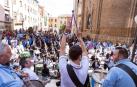 Más de 150 personas han participado este jueves en la 'Rompida de la Hora' de Tudela tocando sus tambores y bombos desde las 12:00 del mediodía en la plaza Vieja de la capital ribera