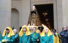 Doce pasos componen la procesión del Santo Entierro de Pamplona celebrada este Jueves Santo, en la que han participado cerca de 2.000 personas