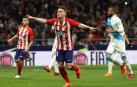 Un gol y de penalti permite al Atlético acercarse al líder