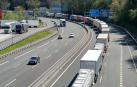 Los camiones colapsan la AP-8 en Irun con colas de hasta 12 km