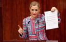 Cifuentes aporta un nuevo documento de su máster sobre un docente admitiendo el error