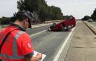 Dos heridos al salirse de la vía y volcar su vehículo en Castejón