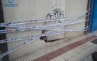 Una conductora se cruza en la calle Puente Miluce y se empotra contra un edificio