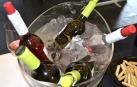 El festival del vino navarro busca llegar a un nuevo público, los jóvenes. La tercera edición de Vinofest, que comenzó este viernes y se despedirá este sábado, ofrece degustar más de 60 vinos por 5 euros.