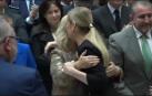 Cifuentes reaparece públicamente para recibir la Cruz de la Dignidad de la AVT