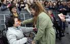 Cientos de admiradores de todas las edades se han acercado este viernes por la tarde hasta la plaza de Baluarte para conseguir un disco firmado por la ganadora de la última edición de 'Operación Triunfo'