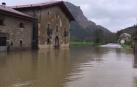 El río Arakil, desbordado a su paso por Errotz