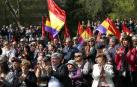 Imágenes del acto celebrado en la Vuelta del Castillo de Pamplona con motivo de la conmemoración de la instauración de la II República.