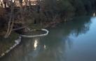 Hallan un derrame de hidrocarburos en el río Arga a la altura de la Rochapea