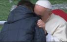 El Papa consuela a un niño preocupado por el alma de su padre ateo