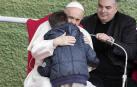 El Papa consuela a un niño que preguntó si su padre ateo estaba en el cielo