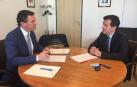 Karl Vanlouwe y Mikel Irujo, en la reunión que mantuvieron.