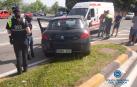 Aparatoso choque sin heridos entre un coche y una ambulancia en Pamplona