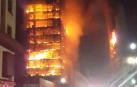 Al menos un muerto en el derrumbe de un edificio incendiado en Sao Paulo
