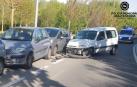 Un conductor choca contra tres vehículos estacionados en la Rochapea
