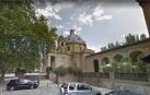 Viandante lesionado al ser golpeado por una valla tirada por el viento en Pamplona
