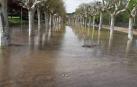 La recta de Arguedas con agua del barranco de Las Limas, cortes en la NA-134 y agua en las Bardenas tras las lluvias del 12 de abril.