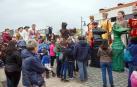 Más de 70 gigantes se pasearon el sábado 28 de abril por las calles de Berriosuso para disfrute de pequeños y mayores. La cita, organizada por la Asociación Gigantes y Cabezudos Javier Bozal Erraldoi eta Buruhandiak, tuvo como objetivo apoyar la campaña 'Haz que nuestros sueños sean gigantes' de Anfas.