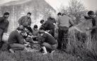 La web municipal de Murillo el Fruto recoge varias fotos antiguas de la Pesqueta. Esta fiesta campestre, desaparecida en los años 70, comenzaba con un almuerzo a base de barbos y madrillas