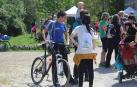 Multitud de ciclistas participaron en la ruta organizada con motivo del Día de las Vías Verdes.
