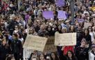 La manifestación ha comenzado a las 12.30 horas en el Palacio de Justicia y la marcha se dirige a la Plaza del Castillo