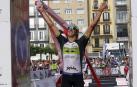 Un millar de triatletas desafiaron al calor en el Half Triathlon Pamplona-Iruña, que repartió los títulos de media distancia.